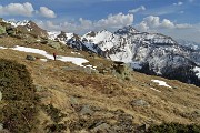 42 Dalla baita continuiamo a salire seguendo la traccia